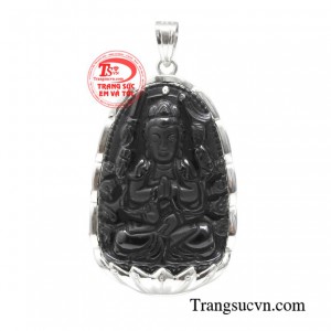 Mặt phật bọc bạc tuổi tý được chế tác từ đá Obsidian bọc bạc 925 chạm khắc tinh xảo.