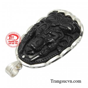 Ngài có ngàn mắt để nhìn thấu khổ đau của dân gian và ngàn tay cứu giúp chúng sinh.