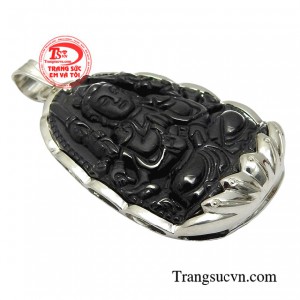 Sử dụng Phật thiên thủ thiên nhãn bên người sẽ giúp người tuổi Tý đạt được nhiều thuận lợi trong công việc và mọi điều suôn sẻ may mắn, có đủ ý chí và niềm tin để chiến thắng khó khăn, hoạn nạn để cuộc sống hạnh phúc bình an.