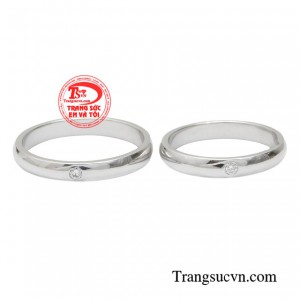 Thiết kế đơn giản mà tinh tế mang đến một đôi nhẫn cưới hoàn hảo.