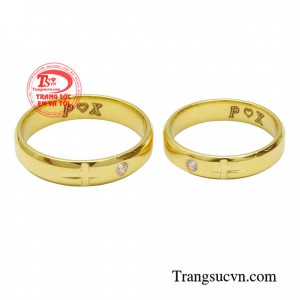 Nhẫn cưới là một vòng tròn không có điểm đầu và điểm cuối không có sự đứt đoạn thể hiện cho mối quan hệ bền chặt, vững chắc