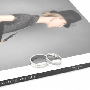 Nhẫn cưới được làm từ vàng tượng trưng cho sự chung thủy trong hôn nhân