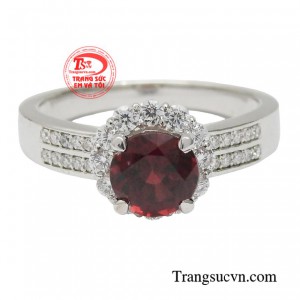 Trong quan niệm của người Á Đông màu đỏ là màu sắc tượng trưng cho may mắn, hạnh phúc