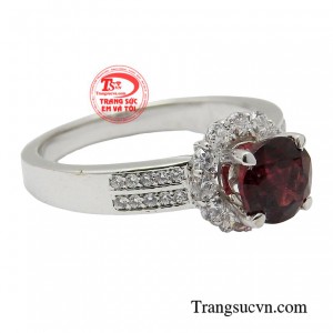 Garnet rất được nhiều người tìm kiếm làm sản phẩm trang sức cho ngày trọng đại của mình. 