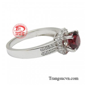 Sử dụng nhẫn garnet giúp bạn thêm phần tự tin và quyết đoán để vượt qua được những khó khăn, thử thách trong cuộc sống và có được thành công.