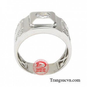 Nhẫn nam vàng trắng hiện đang là mẫu trang sức được rất nhiều phái mạnh ưa chuộng lựa chọn