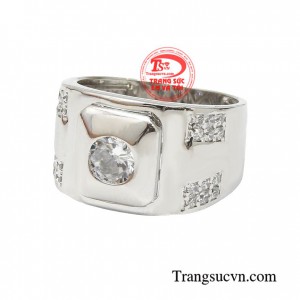 Nhẫn nam phong độ có thiết kế độc đáo, trẻ trung với phần đá được đính một cách tinh tế giúp hoàn thiện vẻ ngoài của bạn