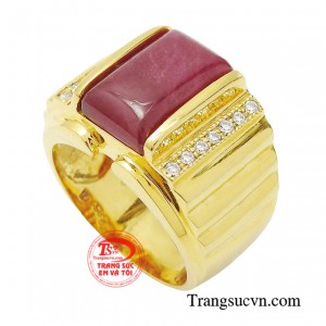 Thứ nhất là người đàn ông trưởng thành, sống đầy bản lĩnh và mang trong mình sức mạnh tiềm ẩn.