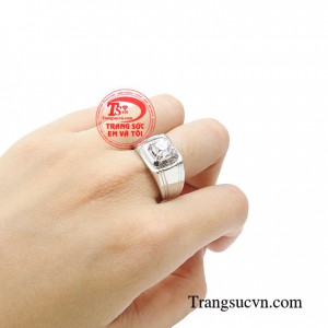 Từng chi tiết được đính kết đá tỉ mỉ khiến sản phẩm trở nên cao cấp hơn nhiều cùng vàng 18k chất lượng