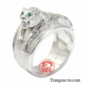 Nhẫn nam vàng trắng dũng mãnh mang phong cách sang trọng thể hiện được cá tính của phái mạnh