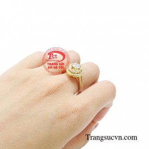 Nhẫn nữ cát tường luôn gây được ấn tượng với phái đẹp bởi vẻ bề ngoài nhẹ nhàng, tinh xảo