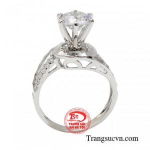 Món trang sức được chế tác tinh xảo sở hữu nét kiêu sa tôn vinh nhan sắc của phái đẹp mà ai cũng khao khát có được. 