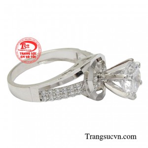 Chiếc nhẫn sẽ là gợi ý nho nhỏ giúp nàng trở nên thật điệu đà với những trang phục yêu thích của mình.