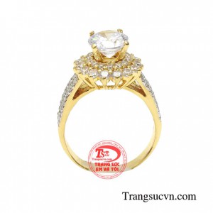 Nhẫn nữ đẹp cao cấp được thiết kế cầu kỳ tỉ mỉ với hàng đá lấp lánh tôn lên vẻ đẹp sang trọng, thanh lịch