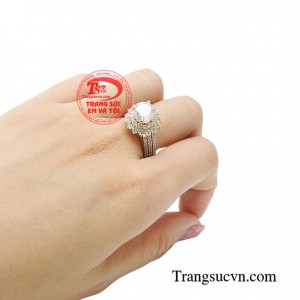 Nhẫn nữ đẹp cao cấp là món quà ý nghĩa dành tặng vợ trong các dịp đặc biệt