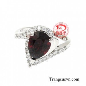 Nhẫn nữ garnet kiêu sa