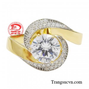 Đây cũng là một trong những thiết kế được nhiều khách hàng ưu ái lựa chọn để tô điểm cho nhan sắc của mình trong những sự kiện quan trọng.​​​​​​​ 