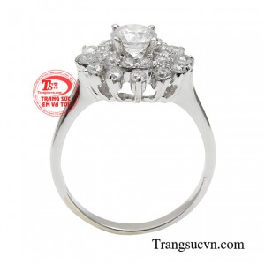 Sản phẩm được đính kết đá lấp lánh đem đến sự tinh tế và mang đậm dấu ấn riêng.