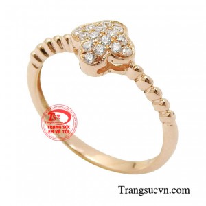 Sản phẩm có thể phối hợp với rất nhiều kiểu trang phục khác nhau tạo ra phong cách thời trang đa dạng nhưng cũng không kém phần sang chảnh.