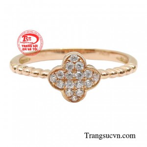 Với chút nhấn nhá trên đôi bàn tay cũng đủ giúp bạn biến hóa một cách đa dạng, trẻ trung, đặc biệt có thể diện khi đi làm, hay đi dự tiệc hoặc đi chơi.