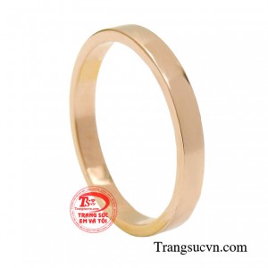 Rời xa những chi tiết rối rắm, chiếc nhẫn khắc hoạ hình ảnh quý cô hiện đại, năng động. 