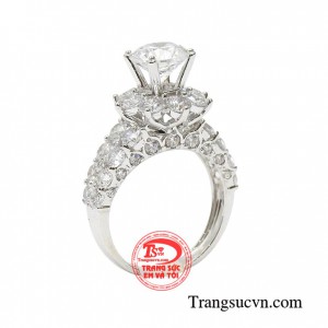 Nhẫn nữ vàng trắng thủy chung là sản phẩm giúp phái đẹp tôn lên nét xinh yêu và thanh lịch thu hút hơn trước đám đông