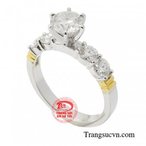 Món trang sức được dùng trong khoảnh khắc chàng trai cầu hôn cô gái. 