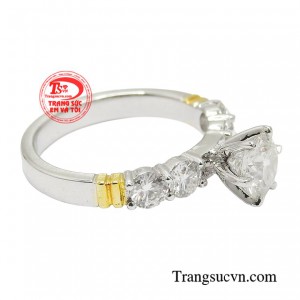 Khi đã đeo nhẫn trên tay cũng là lời nhắc nhở để cả hai cùng vượt qua những chông gai phía trước.