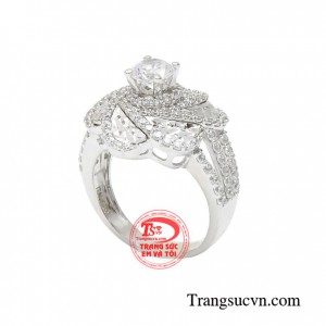 Chỉ với một chiếc nhẫn này thôi cũng đủ khiến cho phái nữ thêm phần thu hút và ấn tượng hơn