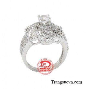 Sản phẩm đem lại vẻ đẹp vừa duyên dáng vừa giúp cho đôi bàn tay của các nàng thanh thoát hơn