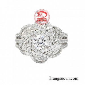 Việc lựa chọn một chiếc nhẫn toát lên thần thái kiêu sa đài các sẽ giúp các quý cô chạm gần hơn tới vẻ đẹp hoàn mỹ