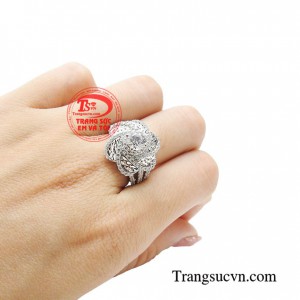 Nhẫn vàng trắng đài các