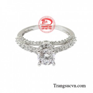 Nhẫn vàng trắng lấp lánh