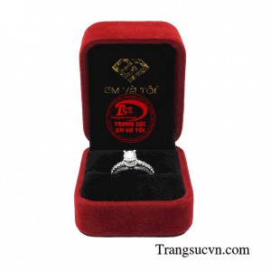 Nhẫn vàng trắng lấp lánh là món quà mà các chị em đều muốn được nhận trong các dịp lễ