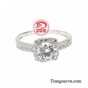 Cũng giống như những bộ quần áo đẹp trang sức là một phần không thể thiếu của mọi cô gái hiện đại