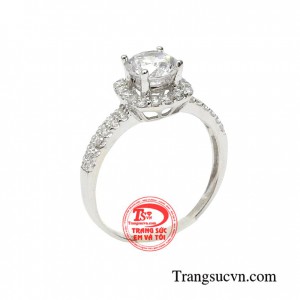 Nhẫn vàng trắng thuần khiết mang đến vẻ đẹp nổi bật, tạo dấu ấn riêng cho người dùng