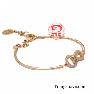 Phụ kiện là thứ không thể thiếu đối với các cô gái, chúng giúp thể hiện cá tính, phong cách và đẳng cấp người đeo