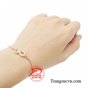 Sản phẩm được thiết kế vô cùng sắc nét và sang trọng giúp người đeo thấy tự tin và yêu đời hơn