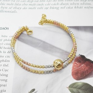 Sản phẩm kết hợp vàng trắng và vàng màu rất tinh tế