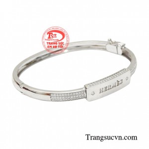 Một chiếc vòng với kiểu dáng đẹp, hiện đái sẽ giúp bạn tự tin hơn khi ra ngoài