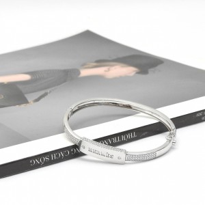 Trang phục của bạn sẽ trông nổi bật hơn nếu kết hợp cùng các phụ kiện trang sức