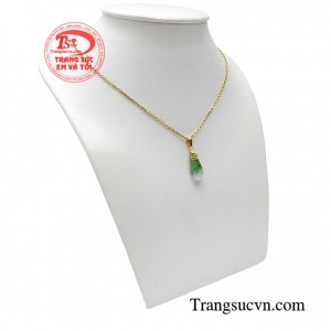 Bộ dây cẩm thạch bình an mang lại cảm giác nhẹ nhàng như những nhành hoa anh trong tiết trời xuân tươi mới