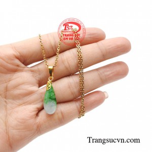 Bộ dây cẩm thạch bình an mang lại cảm giác nhẹ nhàng như những nhành hoa anh trong tiết trời xuân tươi mới