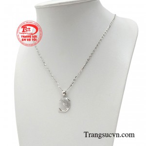 Bộ dây chuyền là tuyệt chiêu nho nhỏ giúp chị em phụ nữ dễ dàng phối đồ một cách tinh tế hơn.