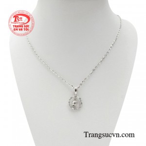 Bộ dây chuyền khát vọng là vũ khí giúp chị em phụ nữ hoàn hảo hơn trong mắt người đối diện.