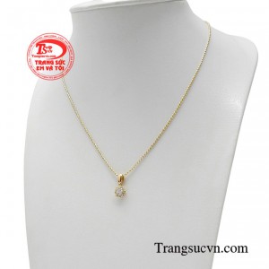 Với chút nhấn nhá trên gương mặt cũng đủ giúp bạn biến hóa một cách đa dạng, trẻ trung, đặc biệt có thể diện khi đi làm, hay đi dự tiệc hoặc đi chơi.