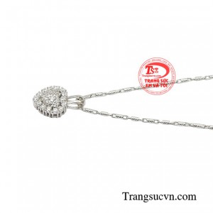 Vì thế, hãy đầu tư thông minh vào món trang sức giúp bạn tự tin và quyến rũ.