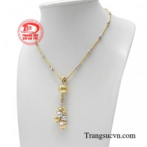 Sản phẩm mang đầy khí chất giúp chị em phụ nữ trở nên hấp dẫn lạ thường, khiến nhiều người phải say mê rung động.