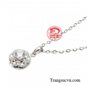 Chỉ với món đồ này bạn sẽ không mất quá nhiều thời gian để phối đồ, chỉ cần lựa chọn ngẫu nhiên cũng khiến bạn trở nên vô cùng thời trang trong mắt người đối diện. 