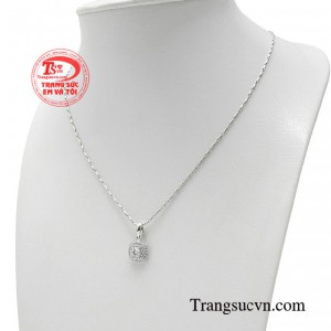 Bộ dây chuyền là tuyệt chiêu nho nhỏ giúp chị em phụ nữ dễ dàng phối đồ một cách tinh tế hơn.